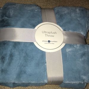 Sleep number throw- slate blue- NWT